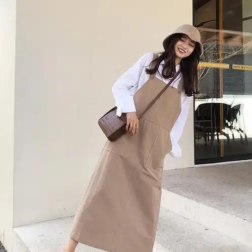 背带裙一眼就会给人青春靓丽的感觉,不愧是减龄神器