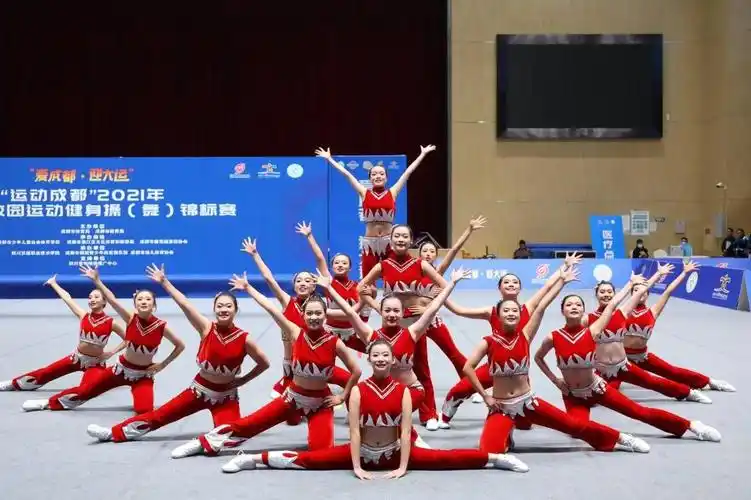 专业认真的态度,新颖多样的队形和自信乐观的精神面貌征服了赛场每一