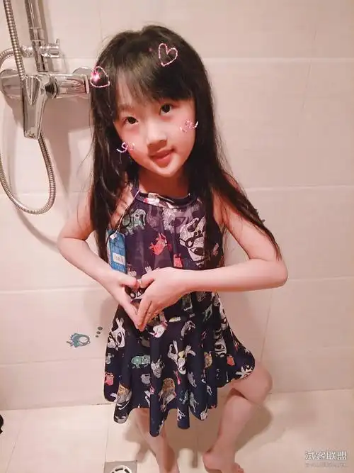试用报告 -新款女童连体裙式平角游泳衣-小汤汤呀