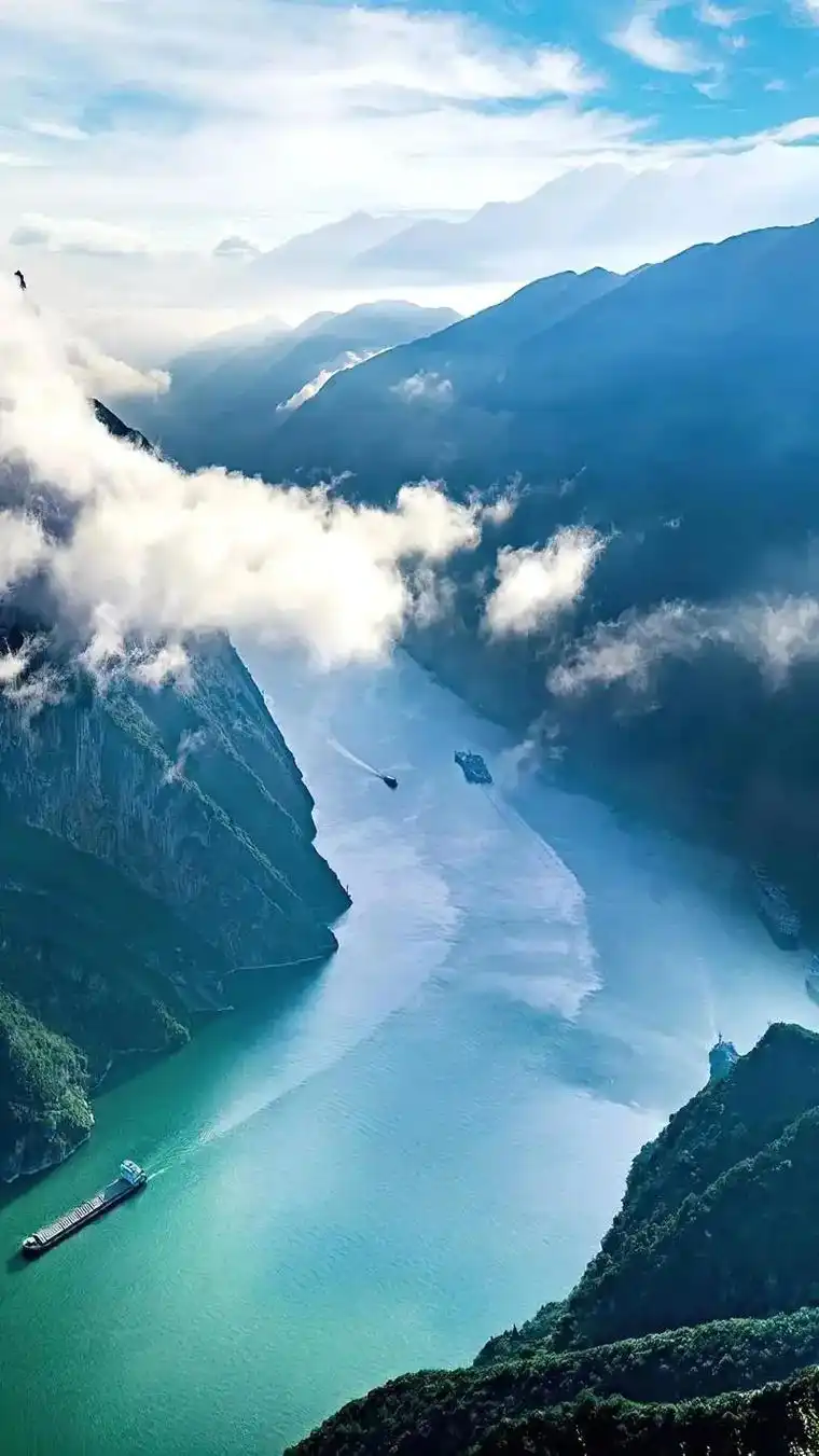 浩浩长江,奔腾万里,如巨龙蜿蜒于华夏大地. 它是 - 抖音