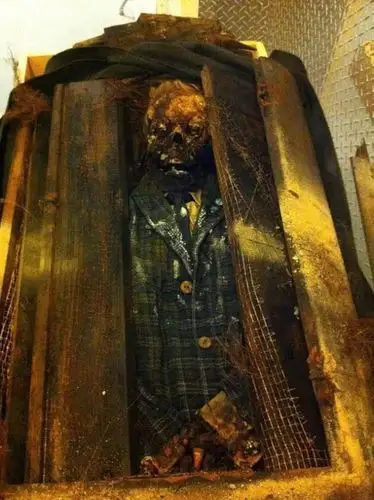 埋葬50年后的尸体是什么样子?胆小勿入!