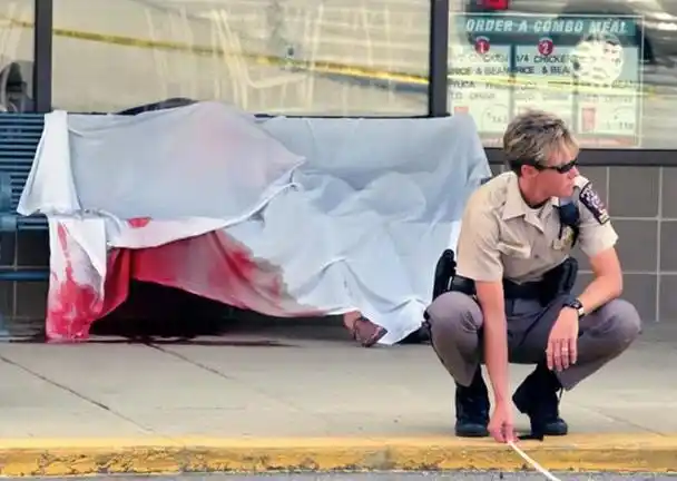 2002年美国父子随机狙杀路人8个月致27人伤亡到底因为什么