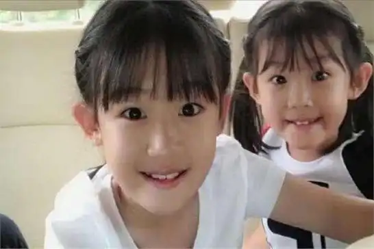 戚薇和女儿长得很像,看到刘涛的女儿,才知道啥叫复制粘贴!