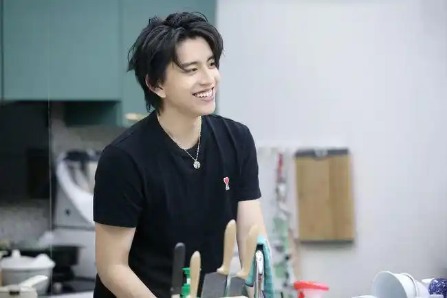 《怦然再心动》王琳王子文白冰约会有惊喜 倪萍宋丹丹见面抱头哭