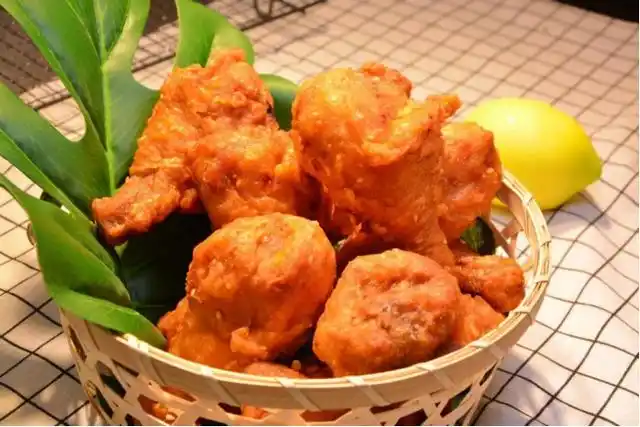 一到过年,各种小吃做起来,炸货最受欢迎,走进山东,进来看看