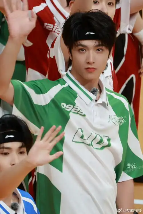 看不到刘耀文打篮球了