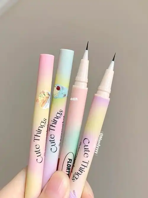 新品花花眼线笔01嘎嘎细