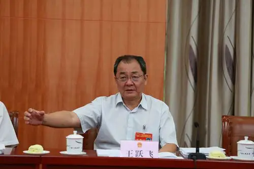 自治区十三届人大常委会第五次会议9月28日下午召开分组会议