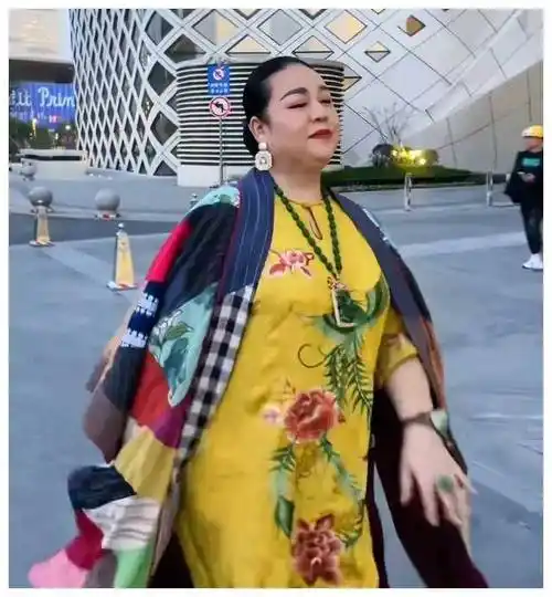 开封王婆接班人火爆全网真实身份揭秘变性豫剧大师