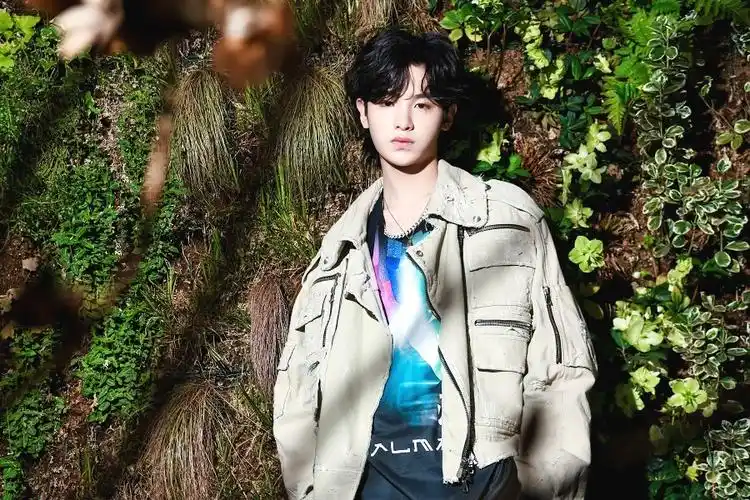 朱正廷 justin巴黎时装周首秀 潮范前卫时尚感爆表