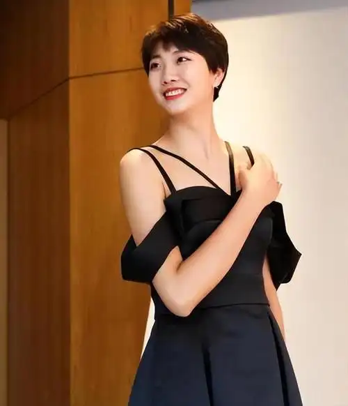 女排队长袁心玥:瞄准巴黎奥运会,个子高不惧爱情