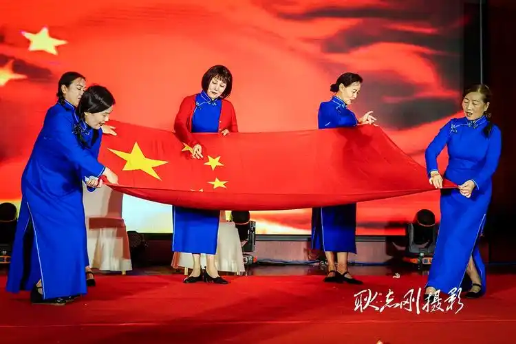 情景剧《绣红旗》