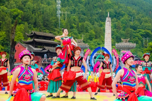 第十届中国乌江苗族踩花山节今日开幕_腾讯新闻