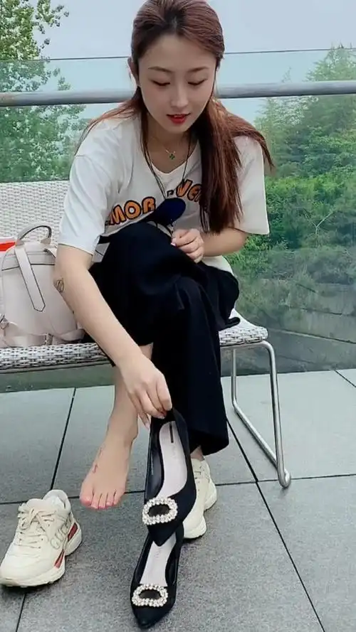 小姐姐这个脚丫子是亮点