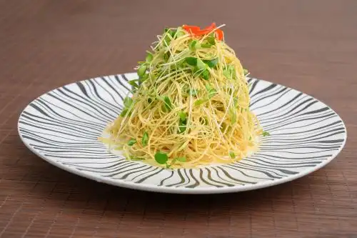 香椿苗拌油豆丝 凉菜