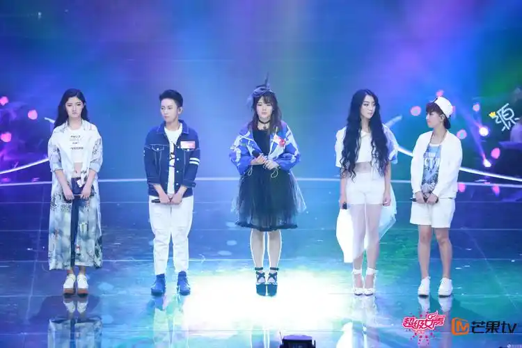 登录 凤凰娱乐讯 今晚(8月27日)19:30分,《2016超级女声》总决赛第九