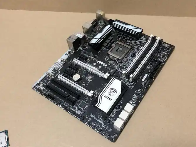 华硕 prime b250m-plus -a主板b250 四通道支持i5 7400 750 绿色