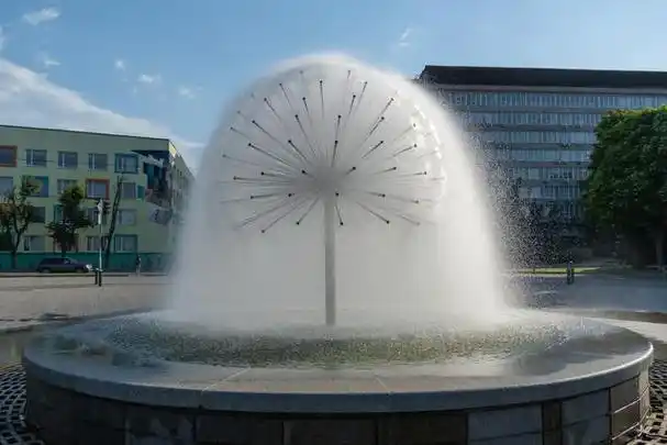 别墅庭院喷泉水景:创造一个绝妙的户外空间