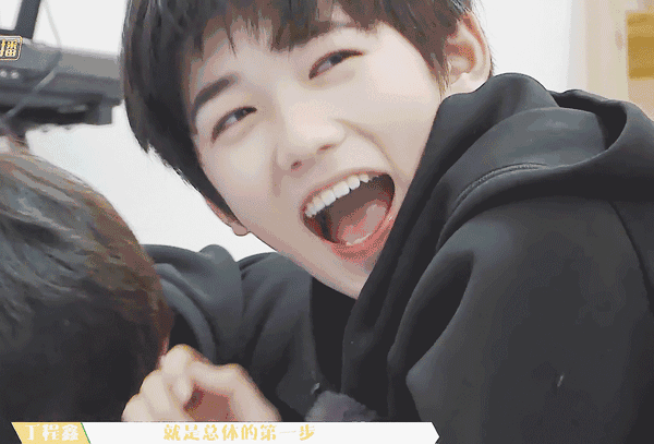 宋亚轩微笑杀合集今日份超甜轩轩快来领取