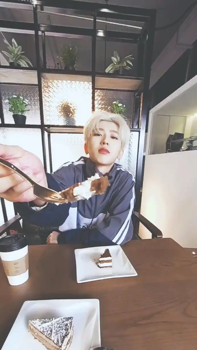 壁纸# 女朋友视角的蔡徐坤 来自壁纸大仙儿 - 微博