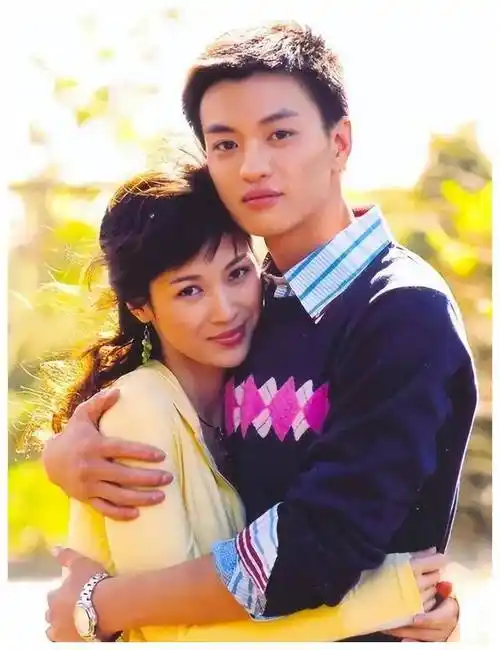 童蕾只能重回娱乐圈,帮老公还债.