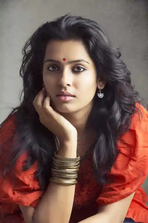 图片-年轻漂亮的印度美女素材-高清图片-摄影照片-寻图免费打包下载