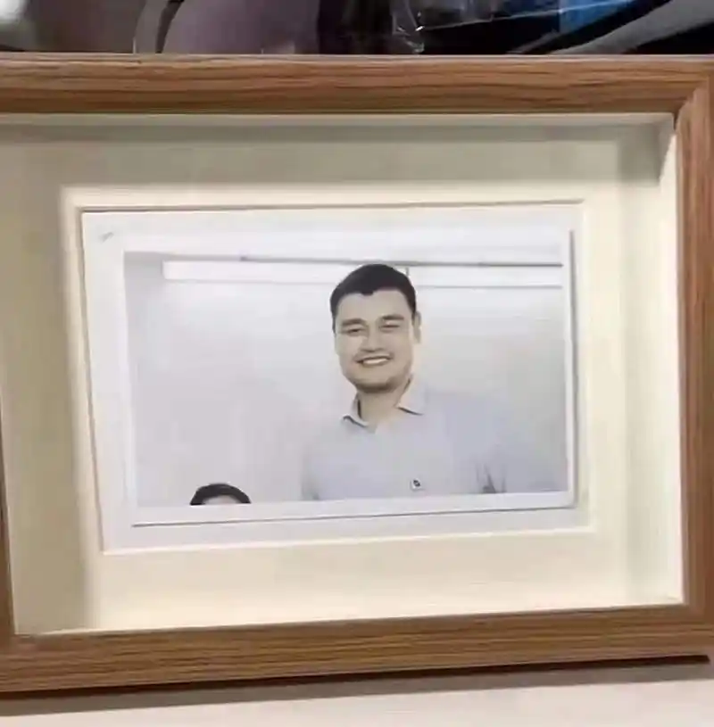 终于和偶像姚明合照了#搞笑#