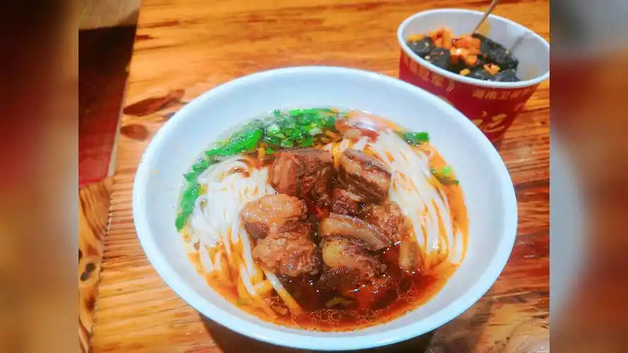 长沙探店坡子街的肆姐红烧肉粉罗记臭豆腐