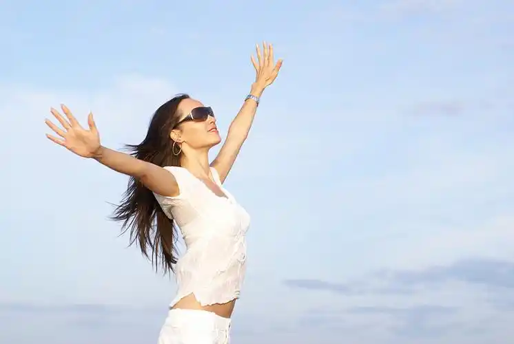 美女,黑发,俯视,天空,背景_高清图片_全景视觉