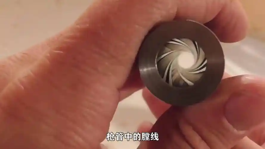 枪管那么细,里面螺旋的膛线究竟是怎么做出来的?原来有四种方法