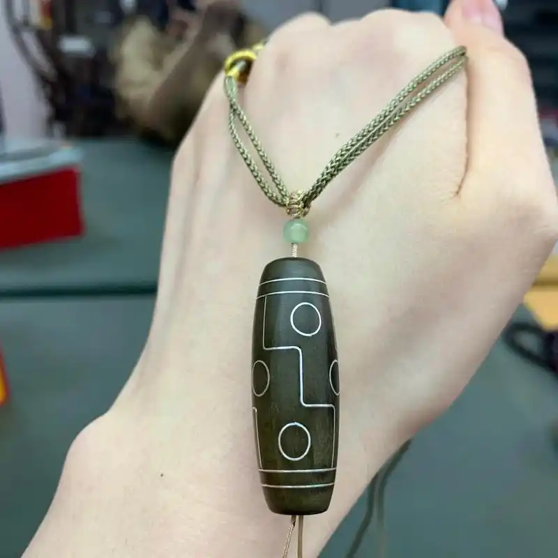 阴沉老山镶嵌925银 九眼天珠挂脖.兄弟们!终于赶出来了 - 抖音