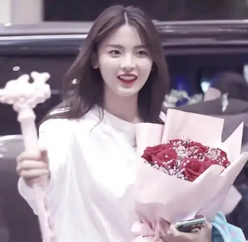 头像锦鲤杨超越滤镜图