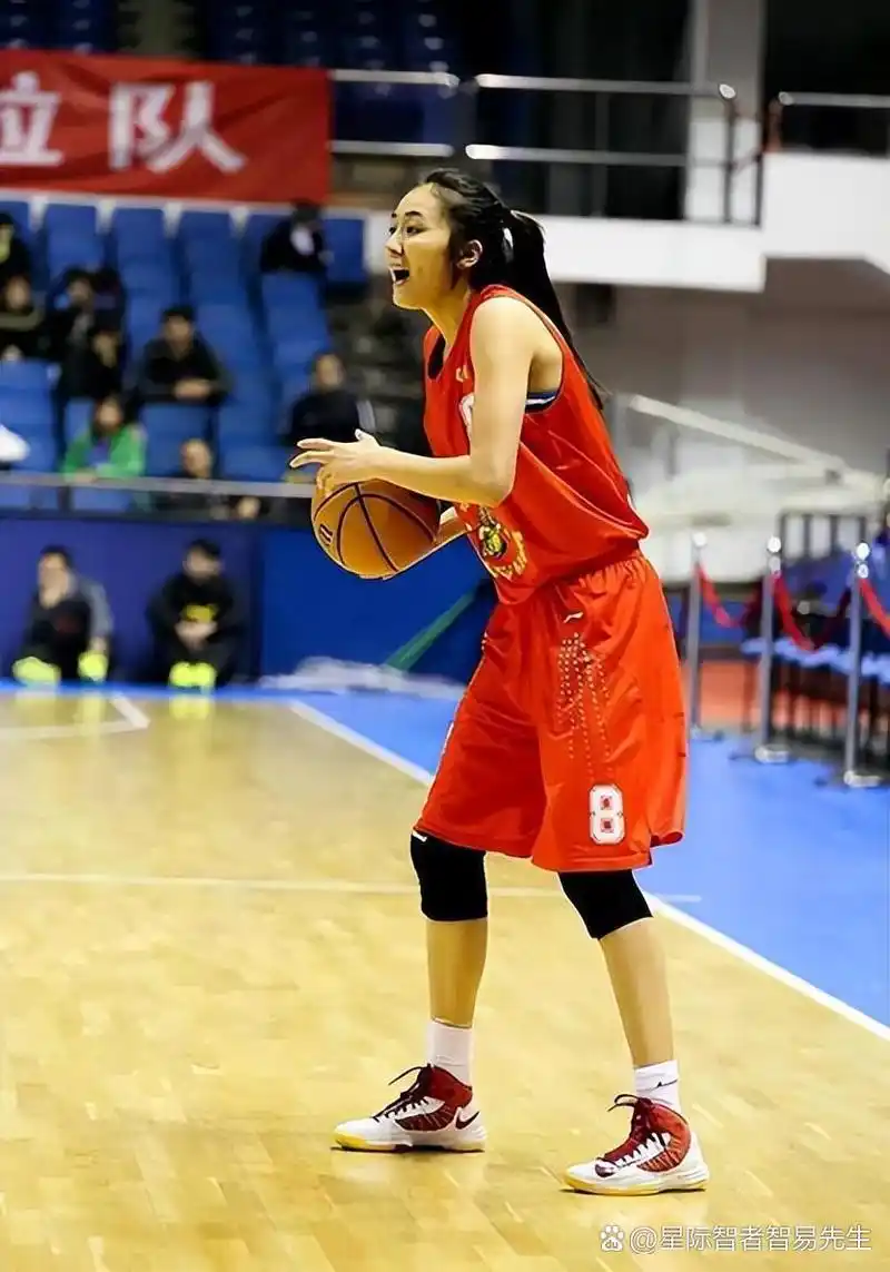 赵爽的篮球实力超群,曾获得多项冠军,她的身高和实力让她成为人才济济