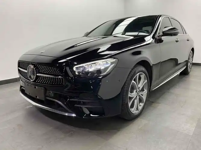 青岛2020年10月奔驰奔驰e级2021款改款e300l时尚型黑色手动挡