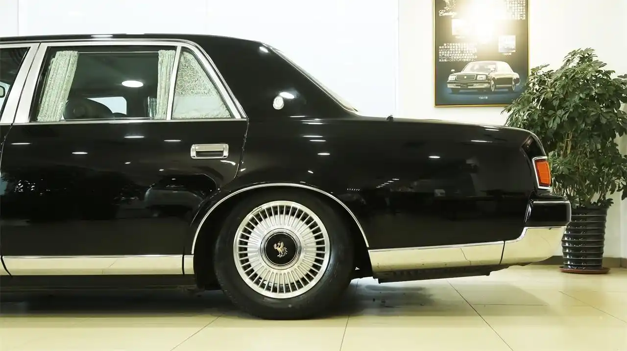 不惜成本造车鉴赏实拍丰田世纪