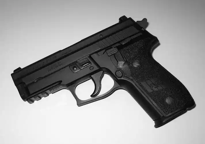 sig p229外形与p228非常接近,但却比p228更适合任务和/或隐蔽携带用途