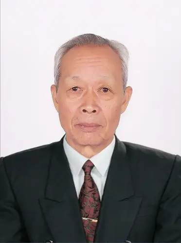 请高手帮忙ps两张12寸的老人照,把衣服换成西装,做好后发我邮箱:gzx