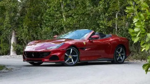 8万元,依旧保持了最便宜的法拉利敞篷车的定位.