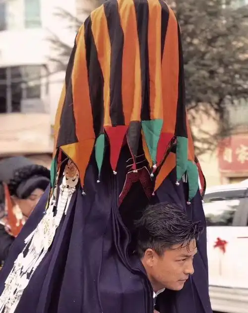 74彝族兵王阿西木呷结婚了新娘荣获过选美冠军多图视频