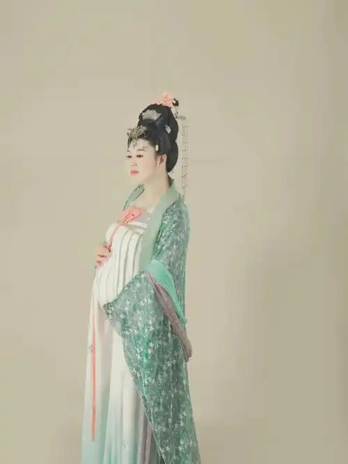 孕妇照  #古风  古装孕妇照太好看了～异域风的也好喜欢～孕32周