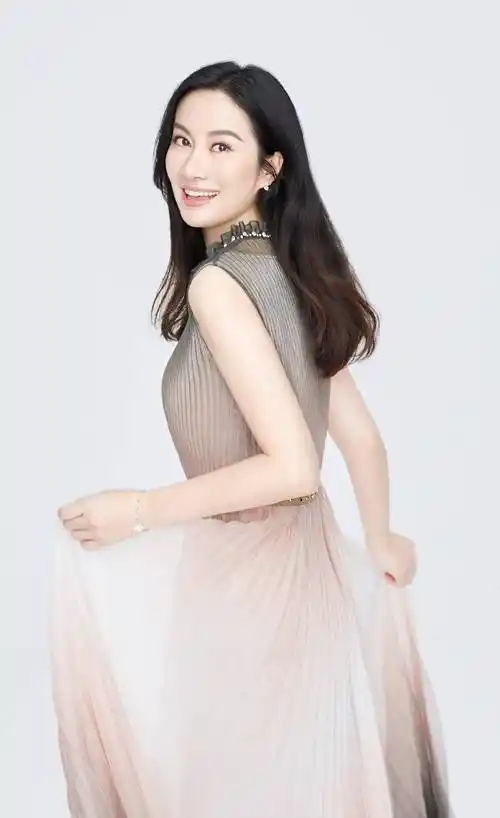 40岁的叶璇太美了你以为她只会谈恋爱原来她的事业如此成功