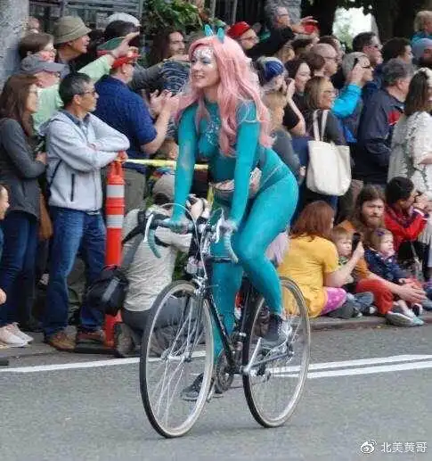 西雅图一年一度的彩绘裸体骑行来了
