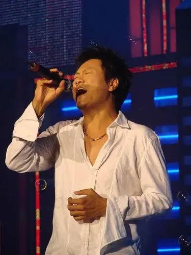 高明骏送歌为吉尼斯挑战选手加油助威(附图)