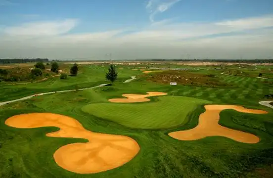 中国高尔夫球业余巡回赛北京站比赛在北京加州水郡高尔夫俱乐部打响