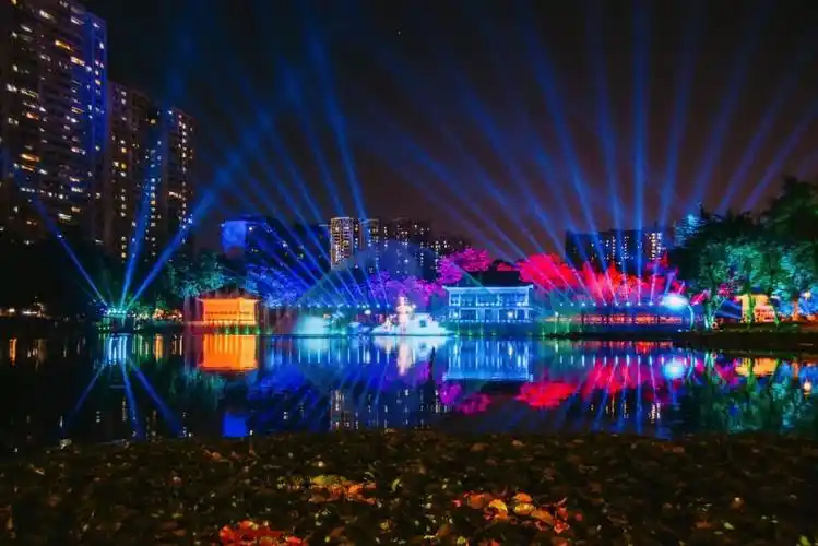 荔枝湾灯光秀今晚起免费向公众开放!