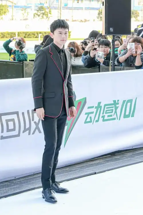 张杰真的太会穿了!西装在他身上才是真的帅气!被圈粉了!