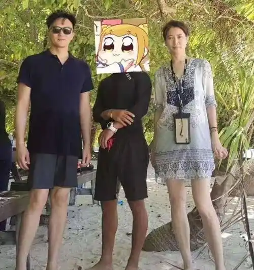 袁咏仪庆51岁生日的素颜照,美白太狠了,连眉毛都泛白真实的可怕_照片