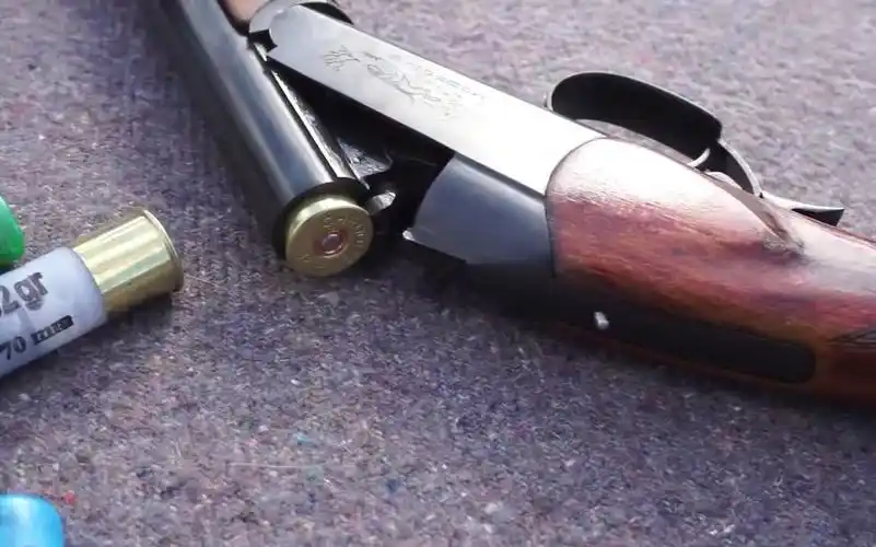 最早期的单管猎枪,每次射击只能加1发弹药,看着就挺麻烦-军事视频