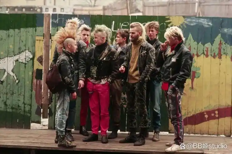 突然翻红的苏联风后朋音乐,为什么和二次元老婆结合得天衣无缝?