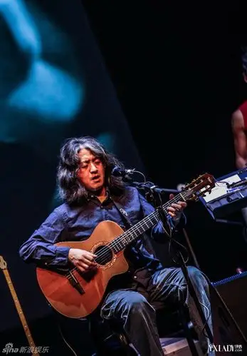 组图野孩子乐队中秋开唱罗琦助阵表演